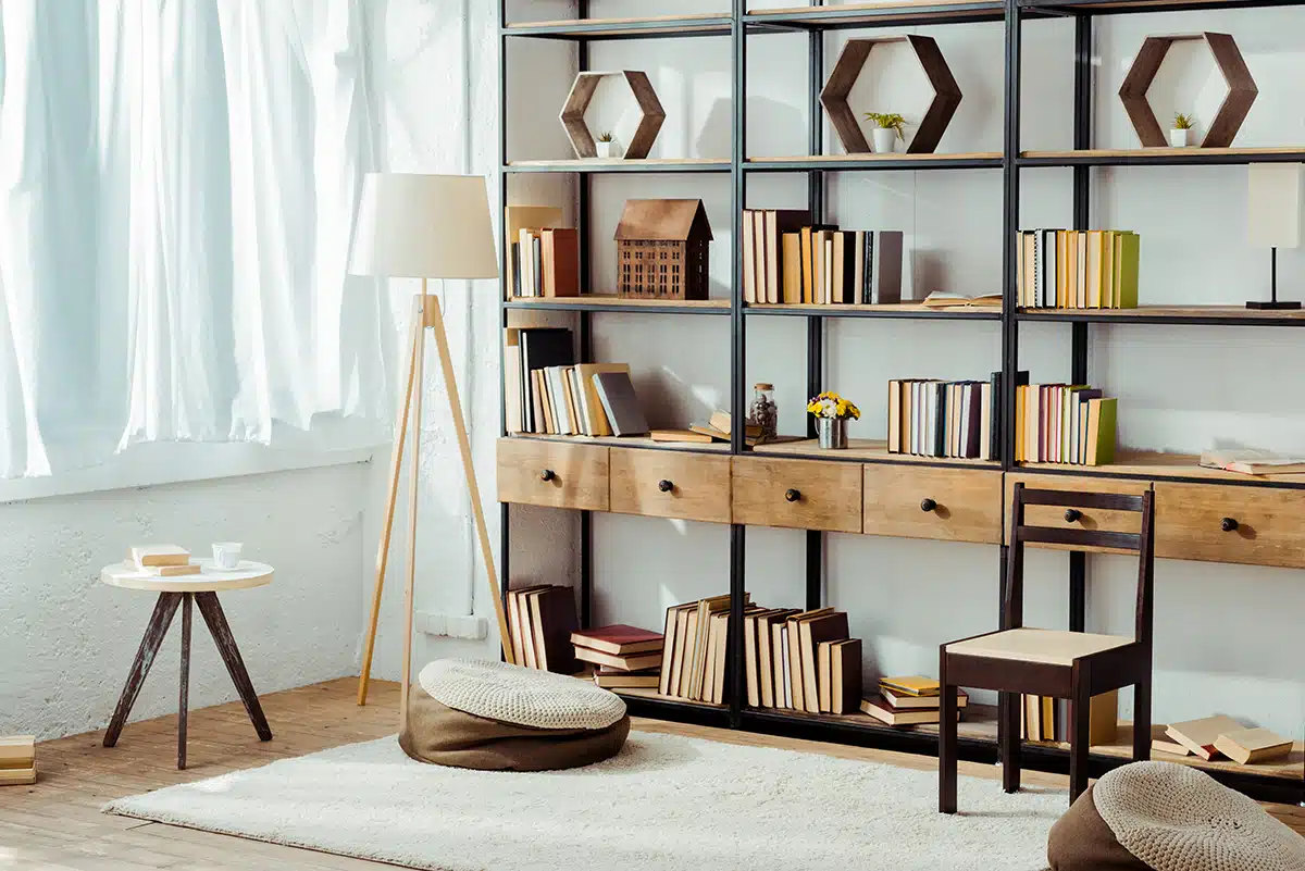 interior of living room with wooden furniture and CZP44ZY decoración natural