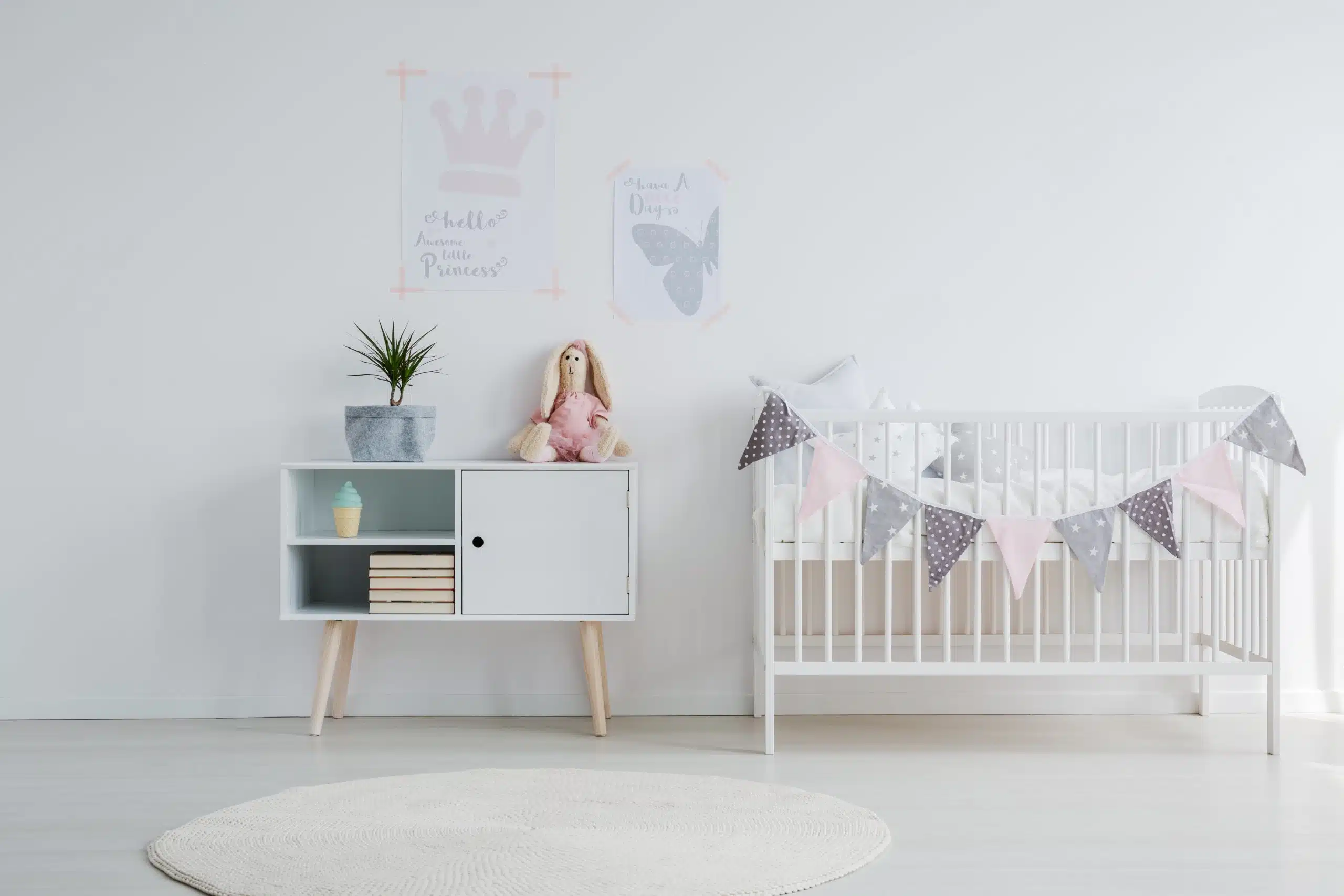 bright baby room 2021 08 26 15 45 01 utc scaled 1 Habitación bebé
