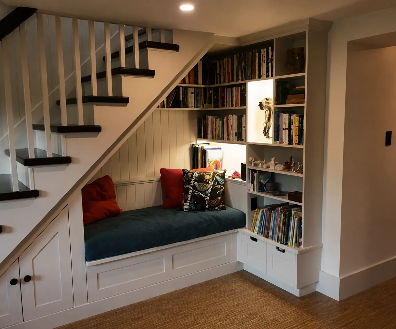 como aprovechar hueco bajo la escalera con muebles a medida como aprovechar hueco bajo la escalera con muebles a medida